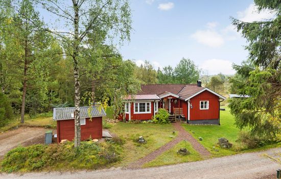 Idyllisch gelegenes, ebenerdiges Haus mit Terrasse