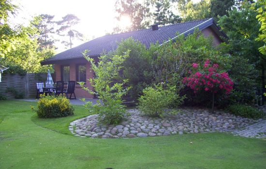 mit Garten, Grill und Terrasse