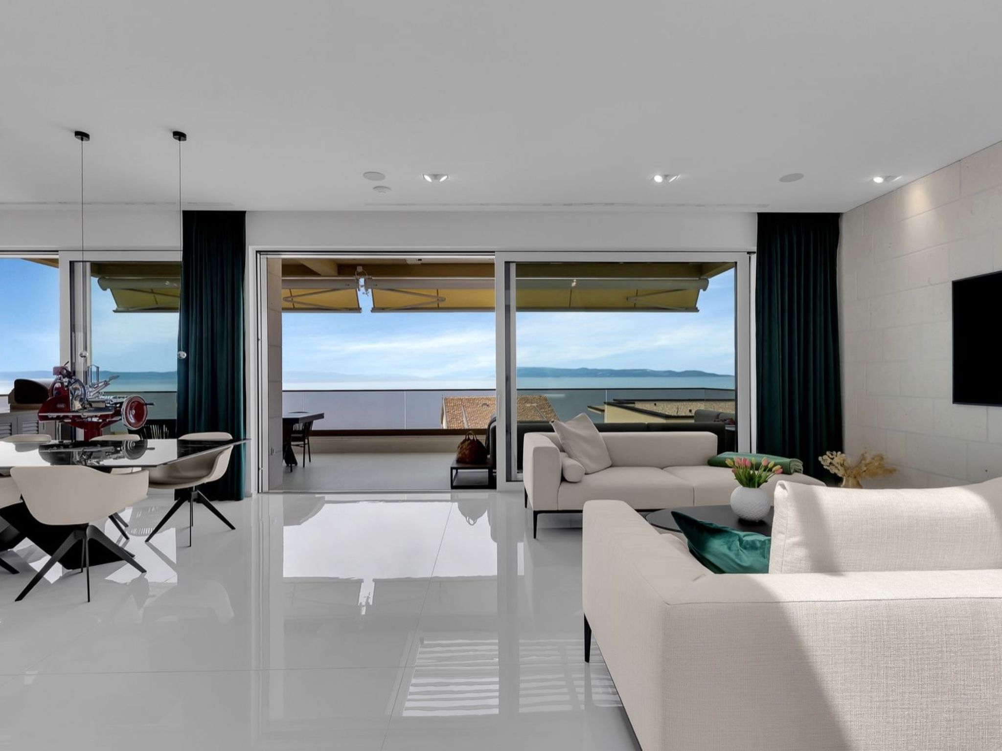 Penthouse Apartments For Rent With Lake Views photo