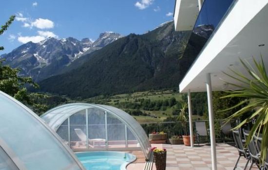 Komfortables Ferienhaus in Landeck mit Pool