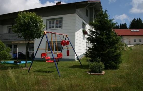 in Ludwigsreut mit Grill und Garten