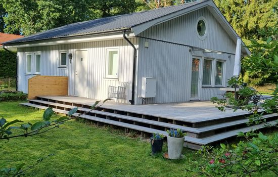 mit Terrasse, Grill und Garten