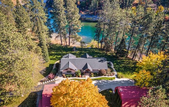The River House - Kayaks Included!