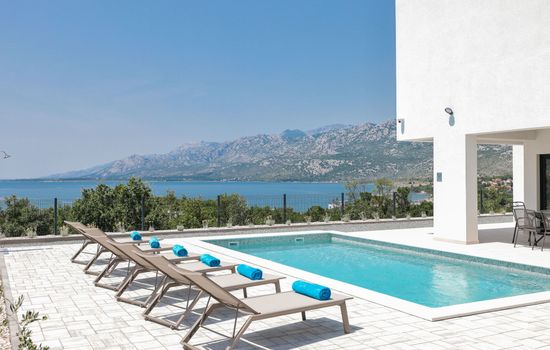 Villa Stellante mit privatem Pool und Meerblick