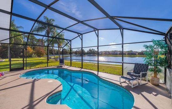 Moderne Villa mit Seeblick nur wenige Minuten von Disney entfernt