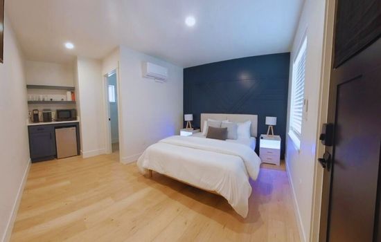 Newly Renovated Studio, 5 Min to Lake CDA & 7 Min to Kootenai Hospital