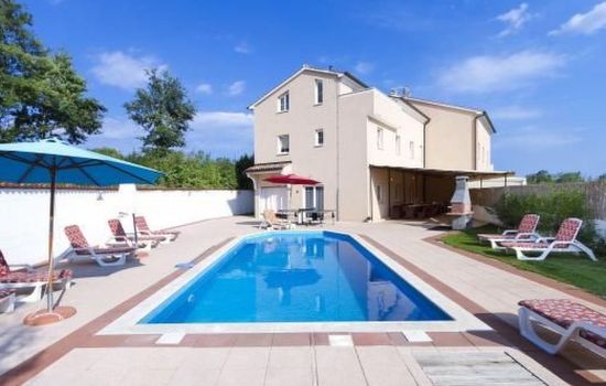 Wunderschönes Ferienhaus in Cere mit Privatem Pool