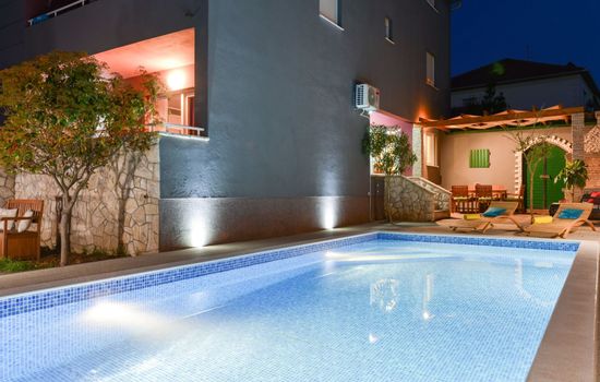 Villa Šima- Luxusappartement mit privatem Pool