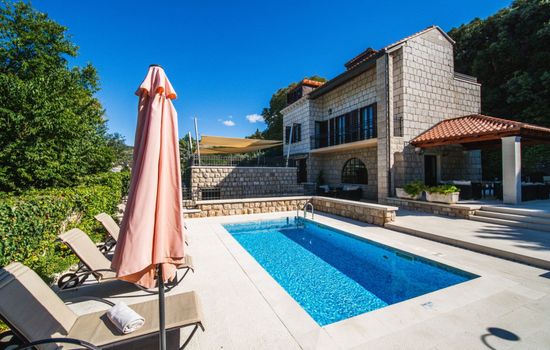 Luxuriöse Villa am Strand in Dubrovnik mit Pool