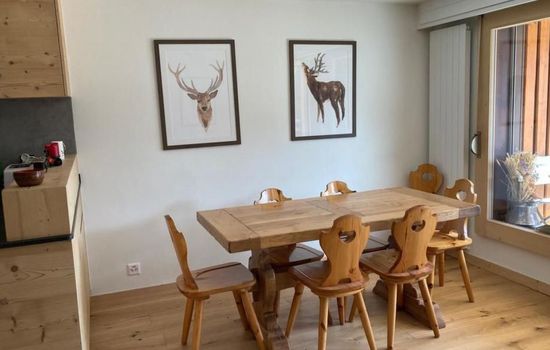 mit Blick auf die Berge