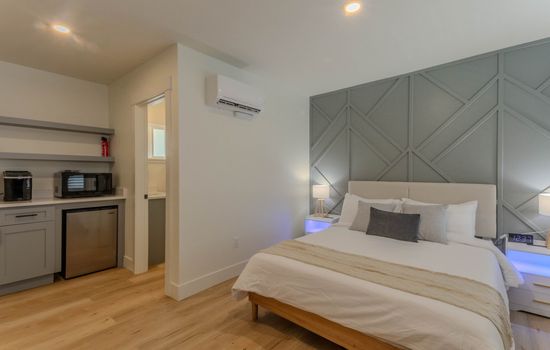 Fresh, Modern Retreat – 5 Min to CDA Lake & Vibrant Downtown