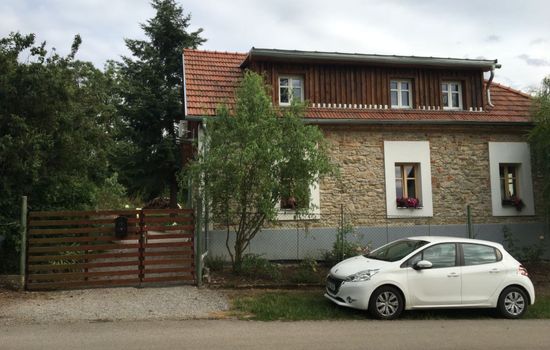 Ferienvilla mit Terrasse, Grill und Garten