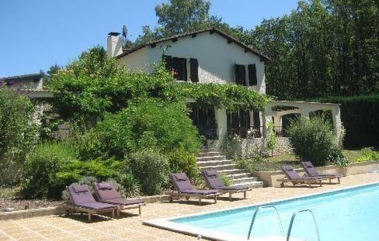 mit Garten, Grill und Terrasse