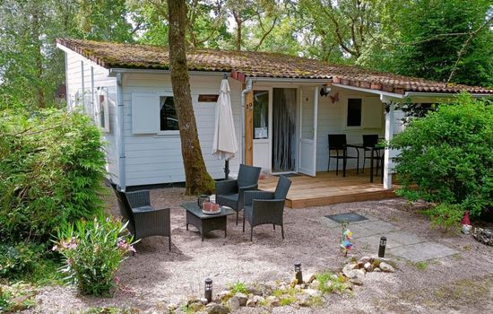 Chalet B10 Yemanisi in der Dordogne