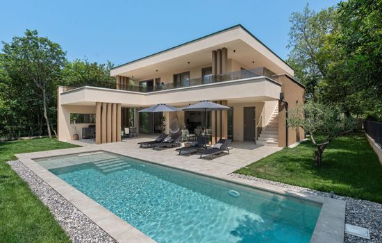 Luxuriöse Waldvilla mit beheiztem Pool in Kroatien