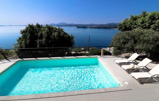 "Faiax" mit eigenem Pool