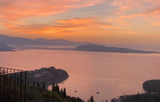 Prächtige Villa in spektakulärer Lage