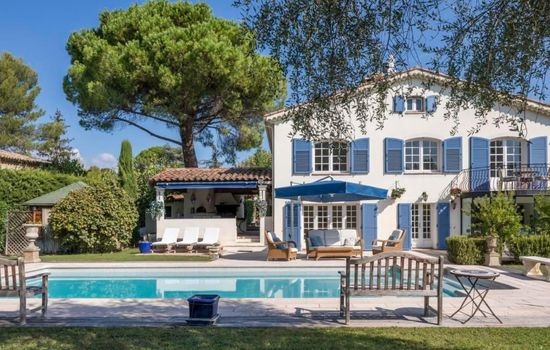 Villa mit privatem Pool und Fitnessraum