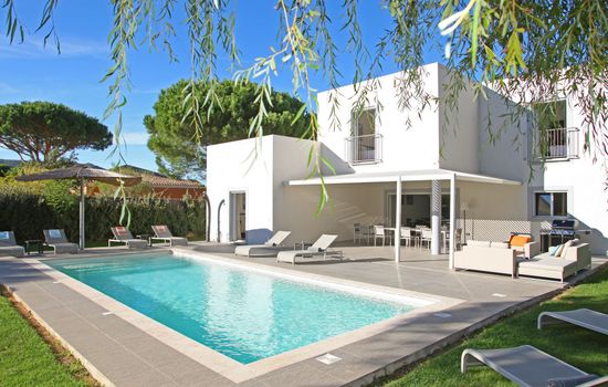 Villa mit 6 Schlafzimmern, privatem Pool Garten und Parkplatz