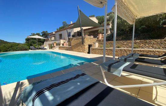 Ferienvilla mit Pool Infinity