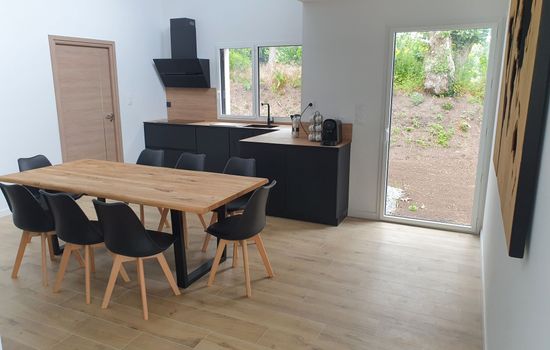 neues Haus in Meeresnähe mit beheiztem Pool