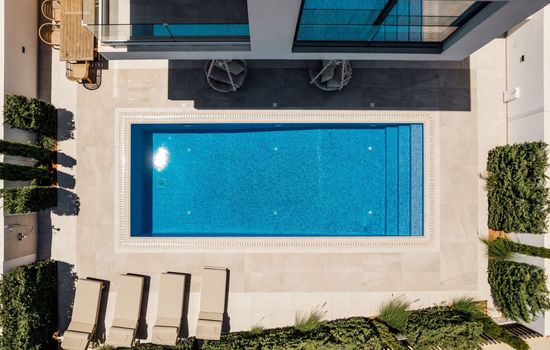 "Hercules 41" mit privatem Parkplatz