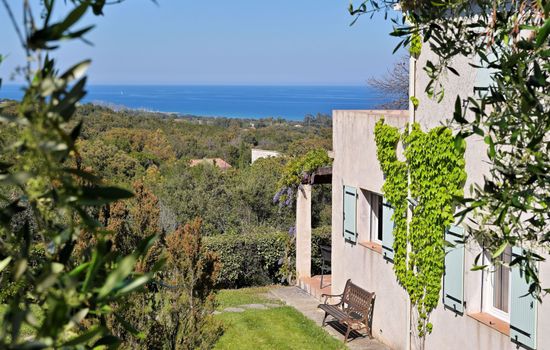 Villa mit Meerblick U Castagnu in geschützter Natur