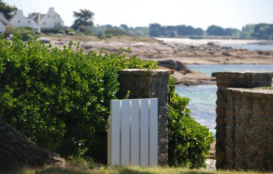 Villa mit großem Grundstück direkt am Mer
