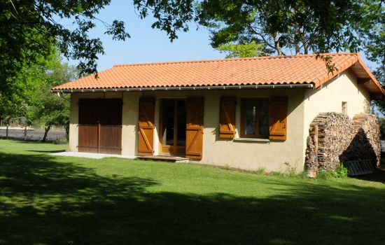 Gemütliches Ferienhäuschen im Grünen mit Terrasse