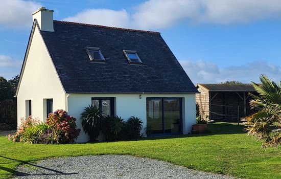 mit Blick auf das Wasser