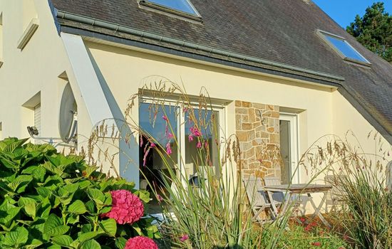 Komforthaus mit Traumgarten und Meerblick