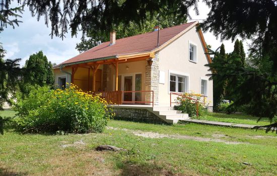 Renoviertes Haus in Zamárdi mit Großer Terrasse