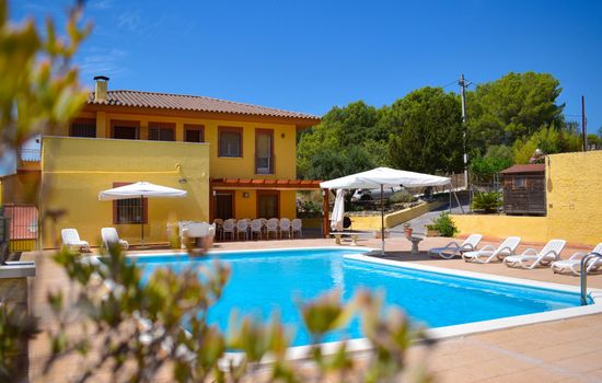 Großes Haus mit Schwimmbad und Barbecue