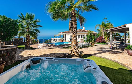 Luxusvilla mit fantastischem Meerblick