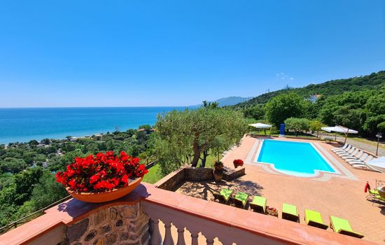 Traumvilla mit Panoramapool