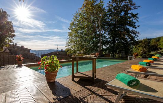 Landvilla mit Pool und Garten – die perfekte Kulisse für Feierlichkeiten oder V