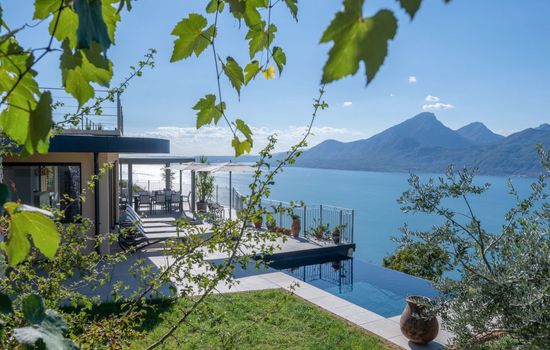 Alleinstehende Villa mit Pool und Traumaussicht