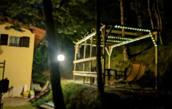 In einer Villa mit Garten und Blick auf den Gardasee