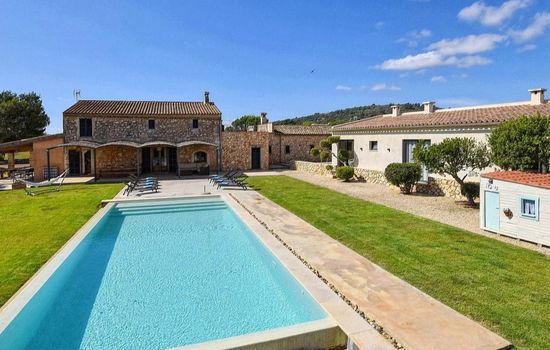 Luxuriöse Finca im modernen Stil mit Pool und Klimaanlage