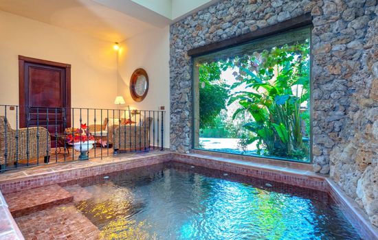 Beheiztes Hallenbad und Freibad