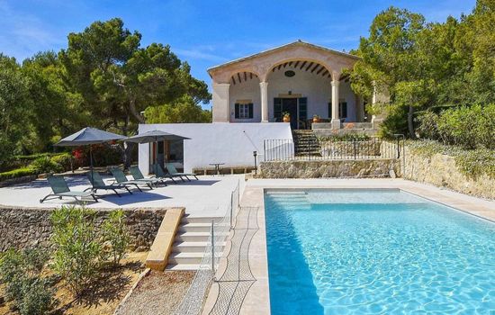 Beeindruckende Villa mit Meerblick und Schwimmbad