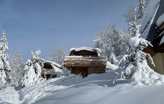 Vue générale de ce chalet aux Jouvencelles depuis sentier