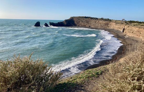 Gartengeschoss in der Nähe von Strand und Hafen