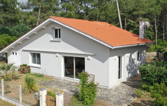 Renoviertes Haus am Rande des Landes-Waldes