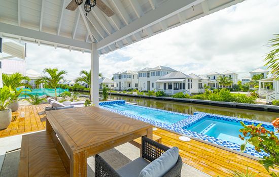 Coral Reef Casa + Private Hot Tub and Pool at Mahogany Bay