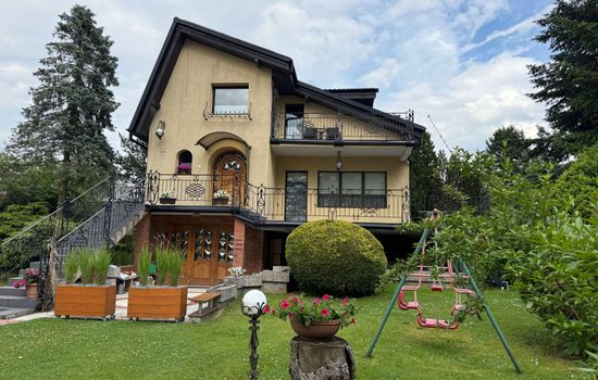 Ferienvilla mit Garten, Grill und Terrasse