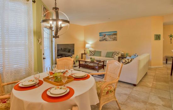 Neu renoviert in geschlossener Wohnanlage, erschwinglich - nur wenige Minuten v