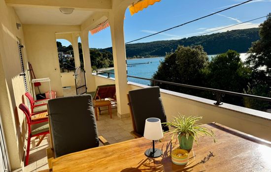 Geräumige Ferienwohnung mit Meerblick