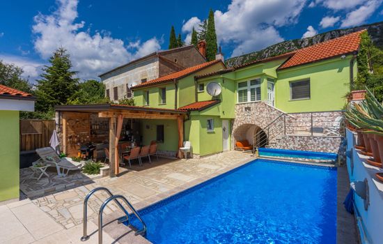 Greenhouse Adria mit großer Terrasse und Pool