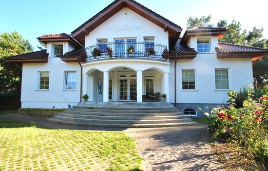 Ferienvilla mit Garten, Grill und Terrasse